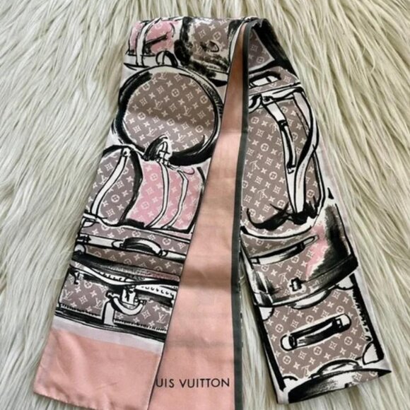 Louis Vuitton Rare & Limited Edition Pink and Gray Rose Poudre Trunks Silk Scarf - Picture 3 of 10